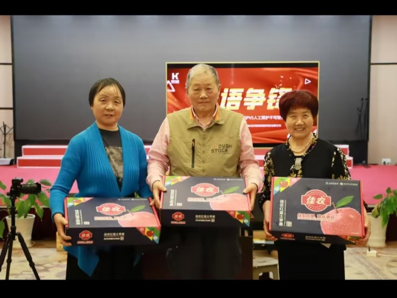 “Ai能代替人工照护VS人工照护不可取代”……看平均年龄70+的叔叔阿姨们用自己的阅历和经历拆解科技与情感伦理的终极命题