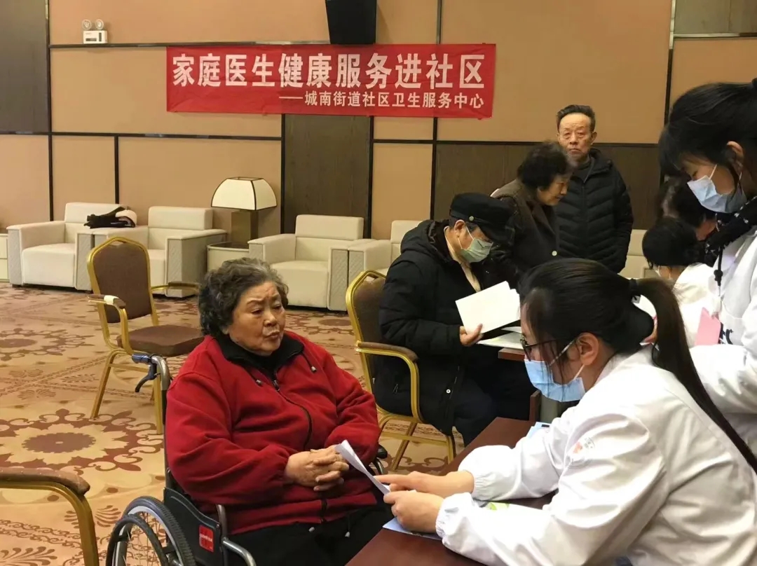 Kaiyun官方网站登录入口有伴社区协同南石湖社区卫生服务站为社区长者解读体检报告